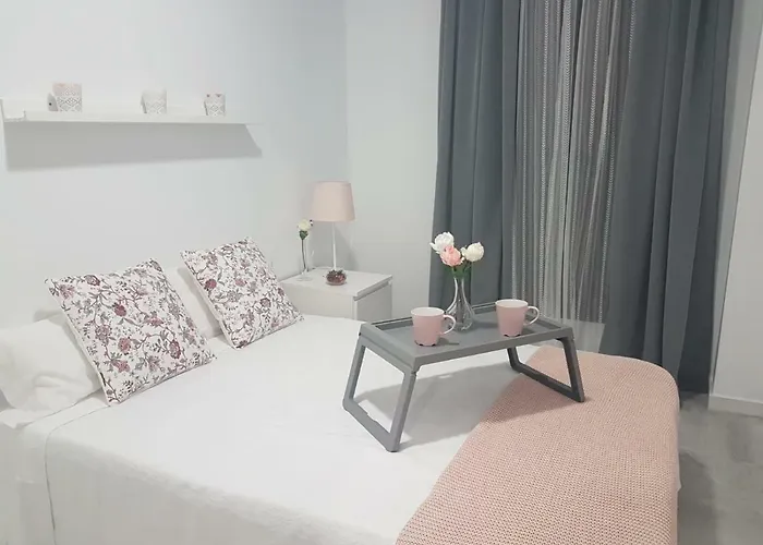 Sherryflat Font - Parking Apartment *